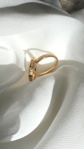 Trauringe mit einer ganz besonderen Oberflächenstruktur und einem raffinierten Brillantbesatz